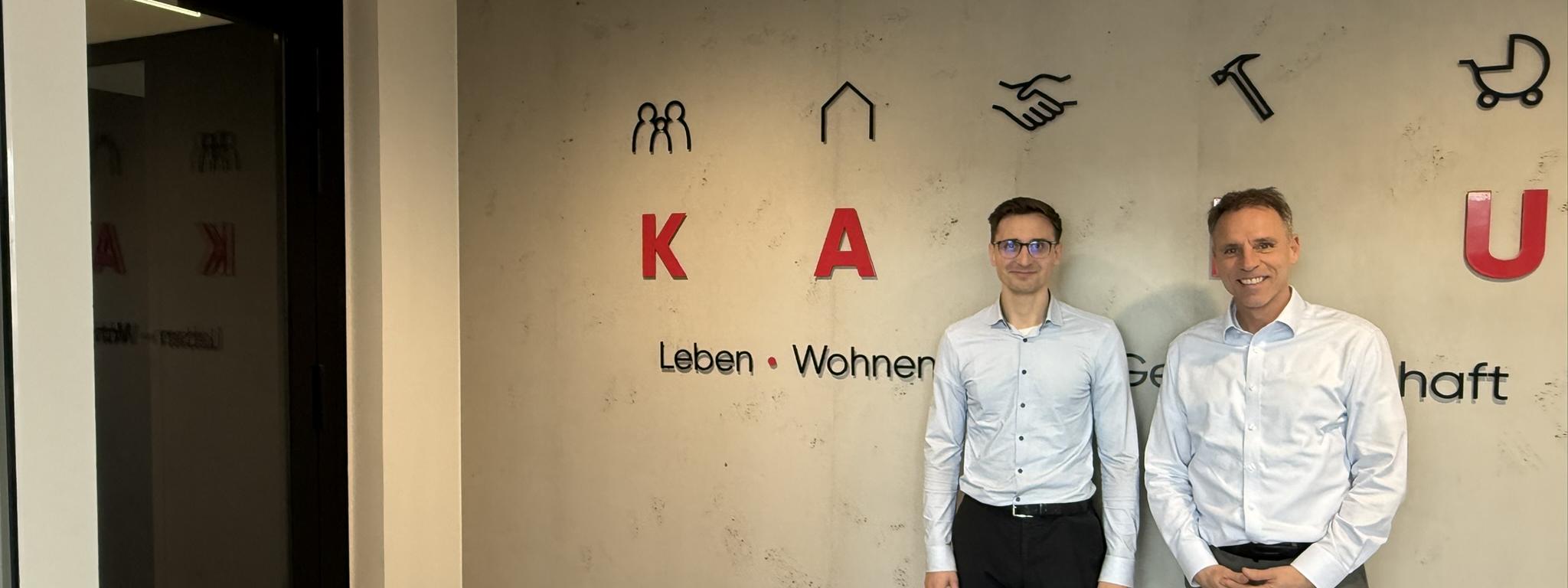 Stefan Henze und Eric Yeung-Schüürmann vor dem KAIFU-Logo