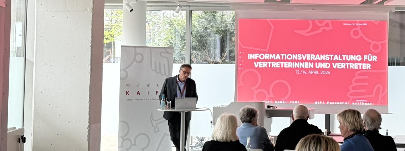 Der Vorstand präsentiert den Vertretern Zahlen